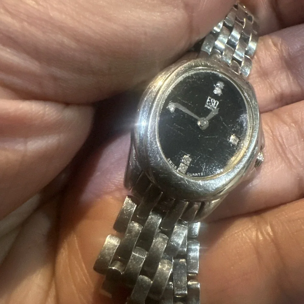 Working Vintage ESQ SWISS Women's Watch Silver Black Face 23mm Missing Band Link